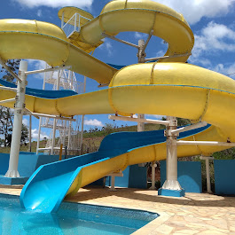Piscina com toboágua em clube – confraternização de fim de ano e reabertura da piscina do Pilar Clube de Tiro e Caça em Pilar do Sul SP